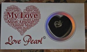 Колие "LOVE" с естествена перла в мида